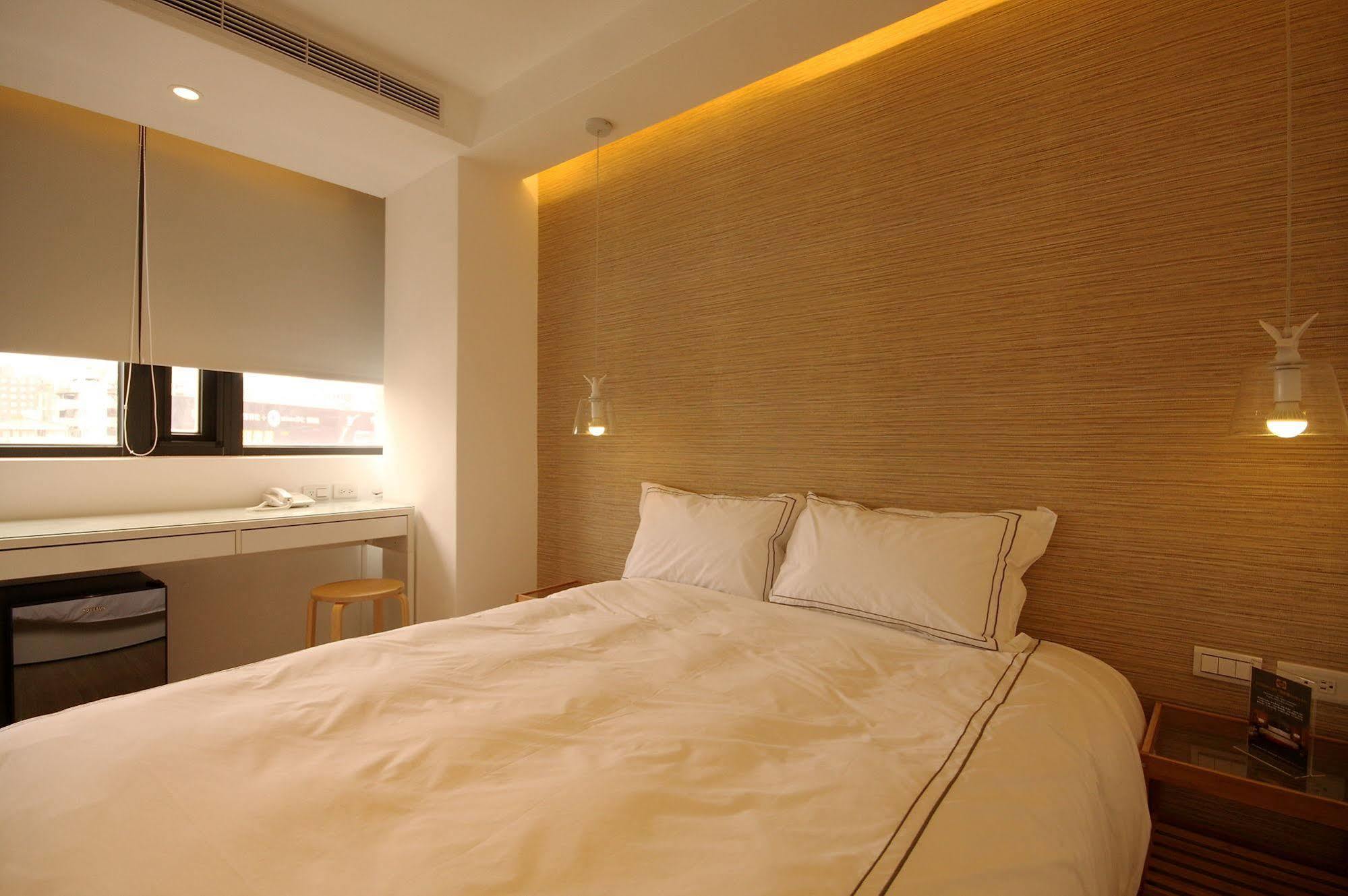 Mini West Hotel Taichung Exterior foto